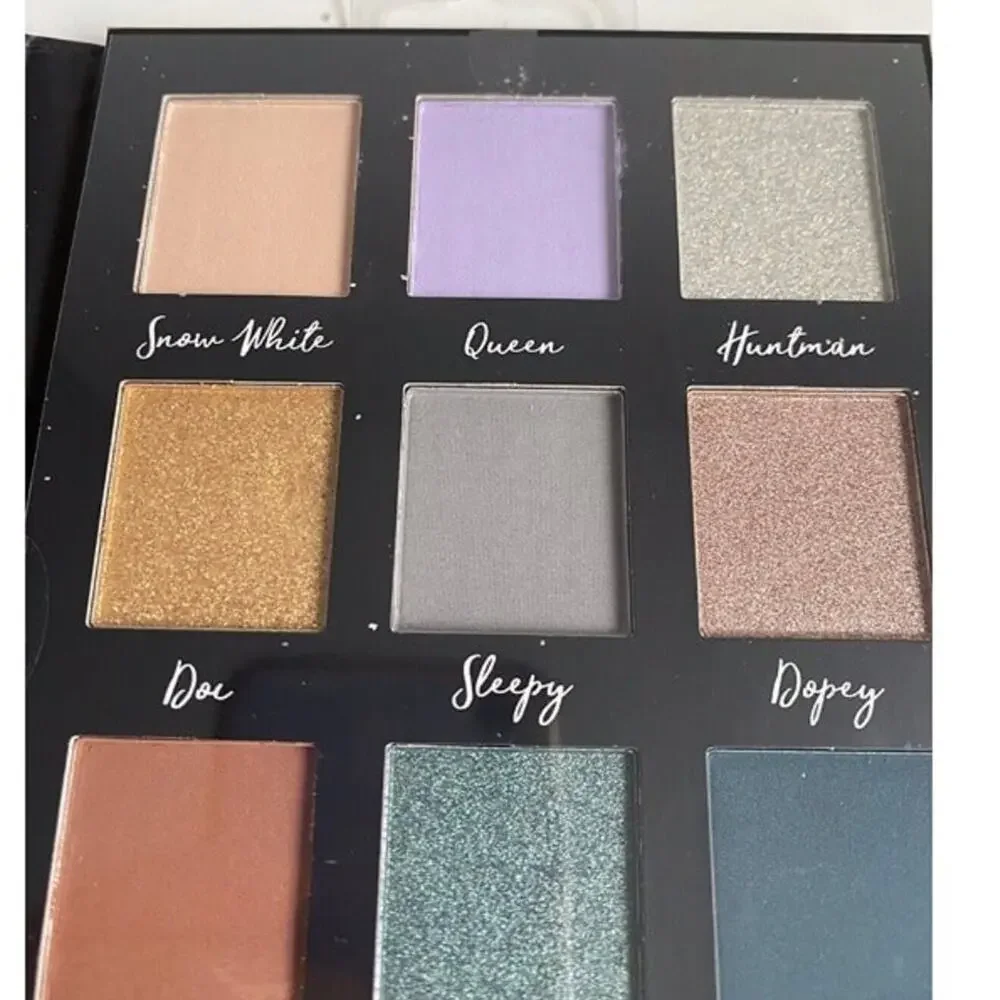 Taste Beauty Disney Snow White & Seven Dwarfs Eyeshadow Palette 12 Shades Mirror